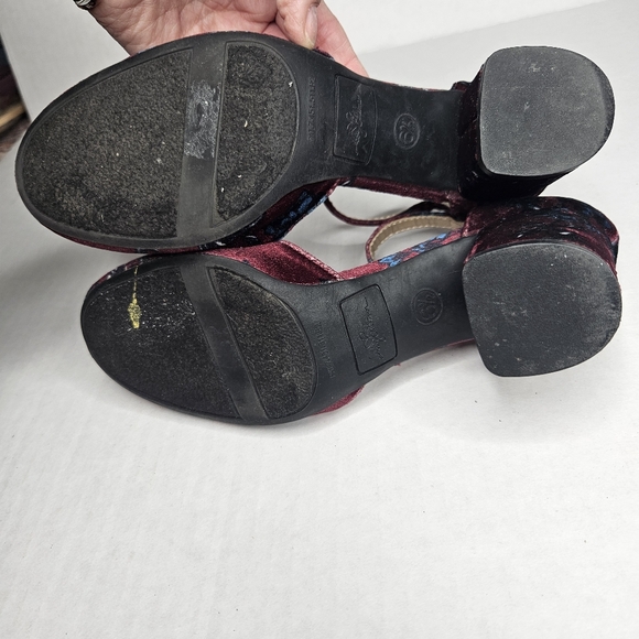 LIBBY EDELMAN floral print velour closed toe ankle strap pump womens shoes 6.5 - Picture 8 of 10